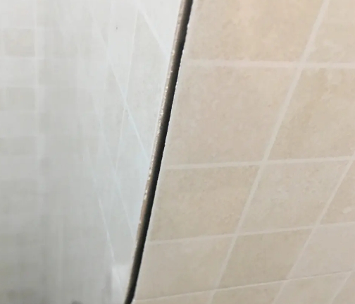 靖江瓷砖空鼓维修公司分享阳台瓷砖脱落的修复过程可以分为以下几个步骤