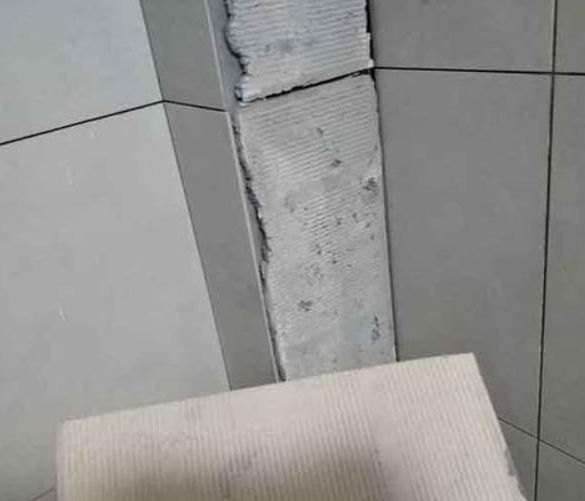 靖江瓷砖空鼓维修公司分享下厨房瓷砖脱落的补救措施。